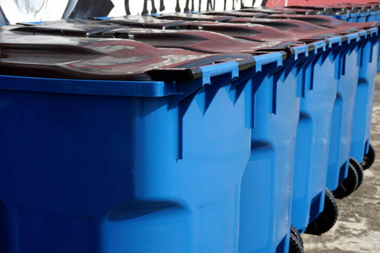 Lenteschoonmaak in je tuin: Plan je tuinverbouwing met een afvalcontainer